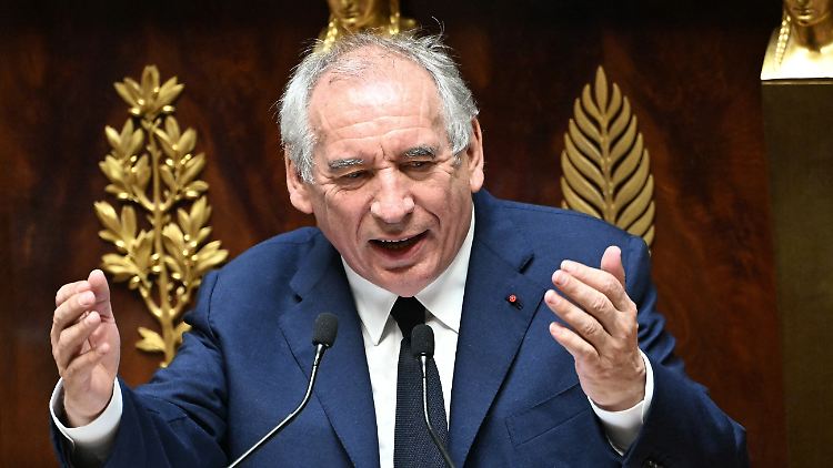 Bayrou lehnt es ab, einen ausgeglichenen Haushalt durch die Aufnahme weiterer Schulden zu erreichen.