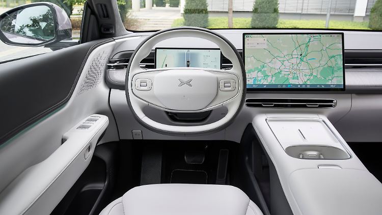 Tesla, bist du es? Scheint so, als habe der US-amerikanische Evergreen bei der Entwicklung des Innenraumkonzepts bei Xpeng Pate gestanden.