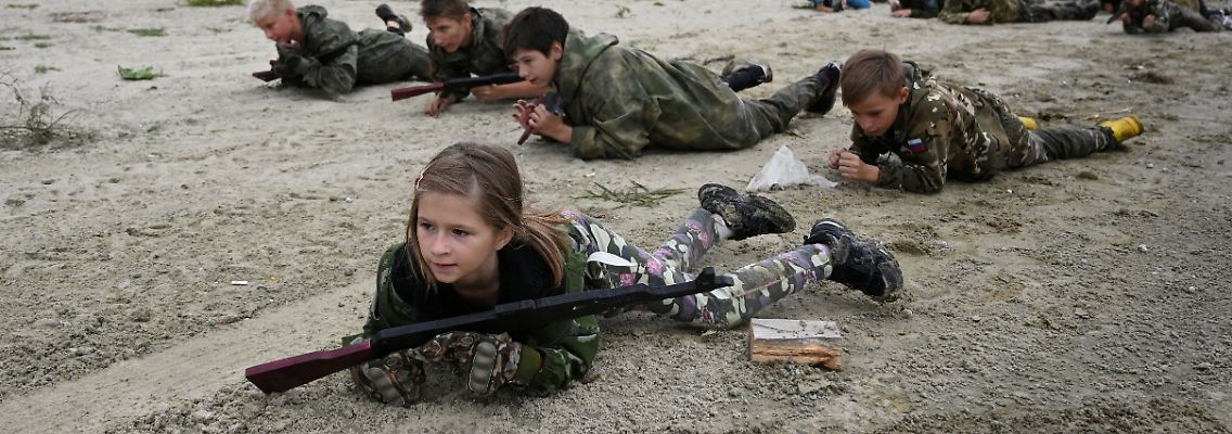 2025-08-22T114840Z_1318193604_RC2IBGAT40D3_RTRMADP_3_UKRAINE-CRISIS-RUSSIA-CADETS.JPG