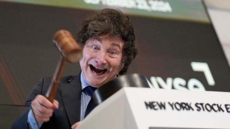 Vor einem Jahr ließ Milei sich an der New Yorker Börse feiern. Die Liebe der Investoren für den libertären Politiker ist seitdem erkaltet.