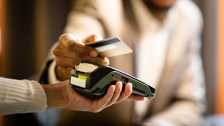 Bei American Express winkt Neukunden ein Willkommensbonus – allerdings nur unter bestimmten Voraussetzungen.