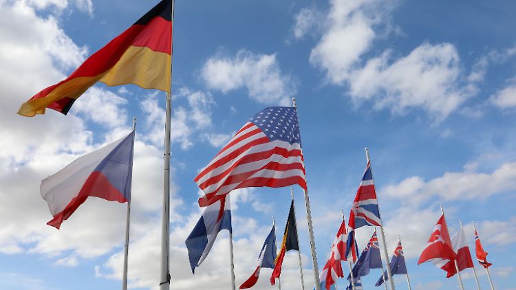 Nationalhymnen werden oft als musikalischer Gegenpart der Nationalflagge gesehen.