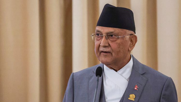 Premier K. P. Sharma Oli tritt in Nepal ab.