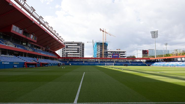 Nur rund 6000 Plätze bietet das Estadi Johan Cruyff.