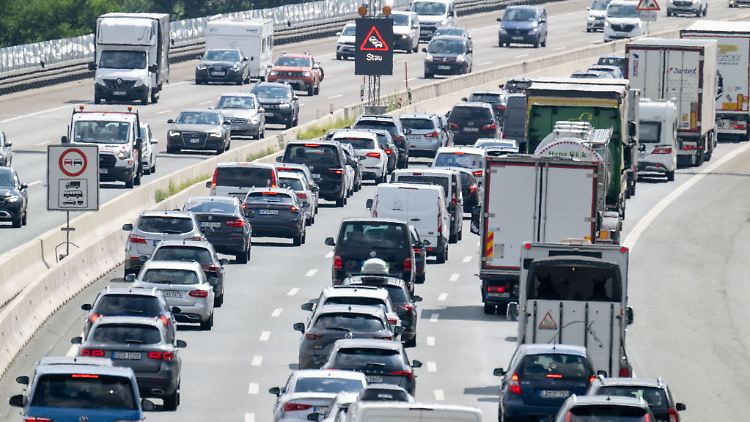 Zum Abschluss der Sommerferien erwartet der ADAC wieder volle Straßen. (Archivbild)
