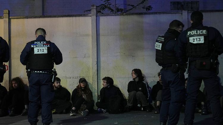 Unter anderem Linke, Gelbwesten-Gruppierungen und Gewerkschaften riefen zum Protest auf.