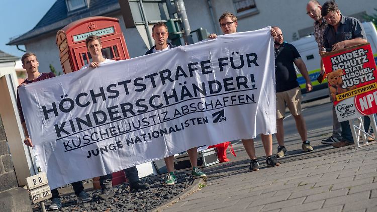 Laut dem Verfassungsschutz setzen Rechtsextreme seit einigen Monaten verstärkt auf das "Pedo-Hunting". 