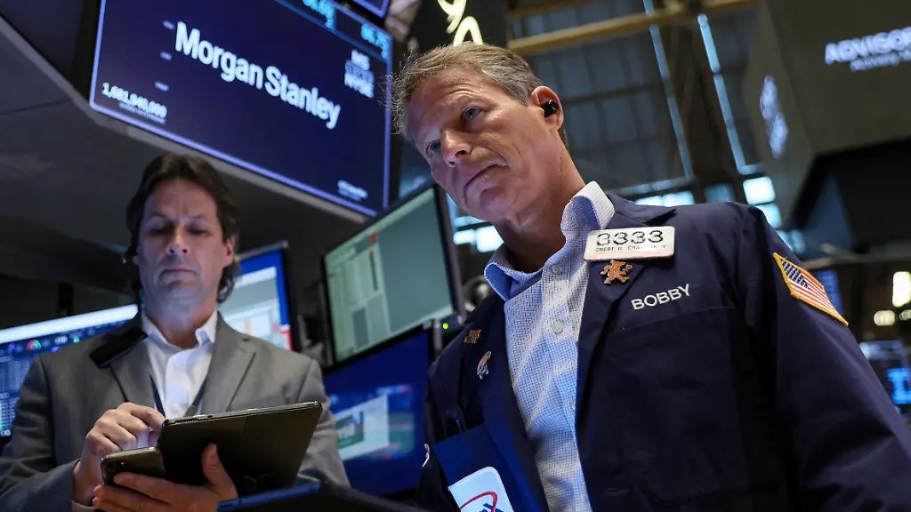 2023-04-19T144850Z-1880052083-RC2PH0ARD728-RTRMADP-3-USA-STOCKS