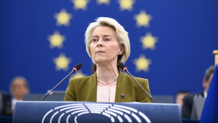 „Europa kämpft“, beginnt von der Leyen ihre Rede.