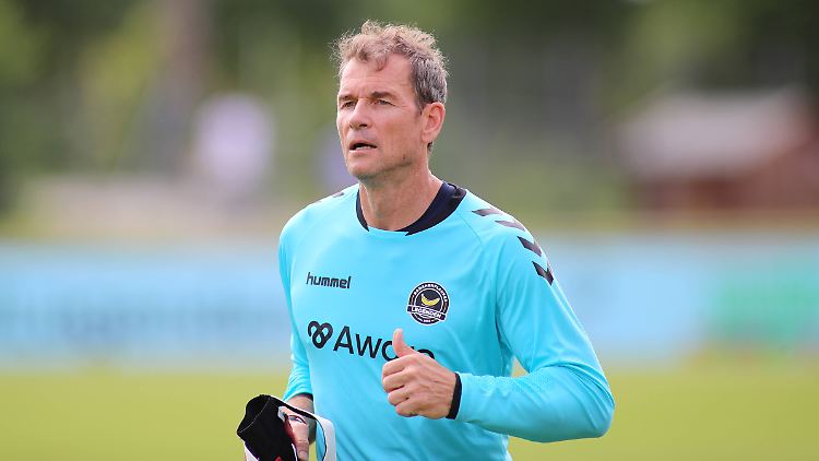Mit diesem Trikot ist Jens Lehmann farblich schonmal in der richtigen Richtung unterwegs.