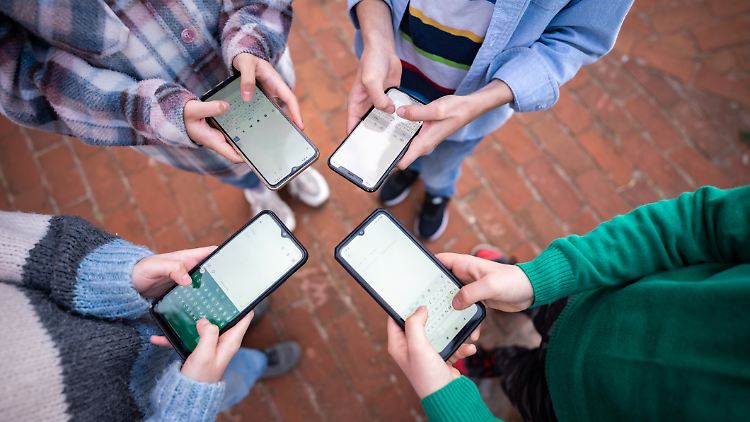 Wer mit seinem Handy viel im Freien unterwegs ist, möchte sich auf ein stabiles Netz verlassen können.