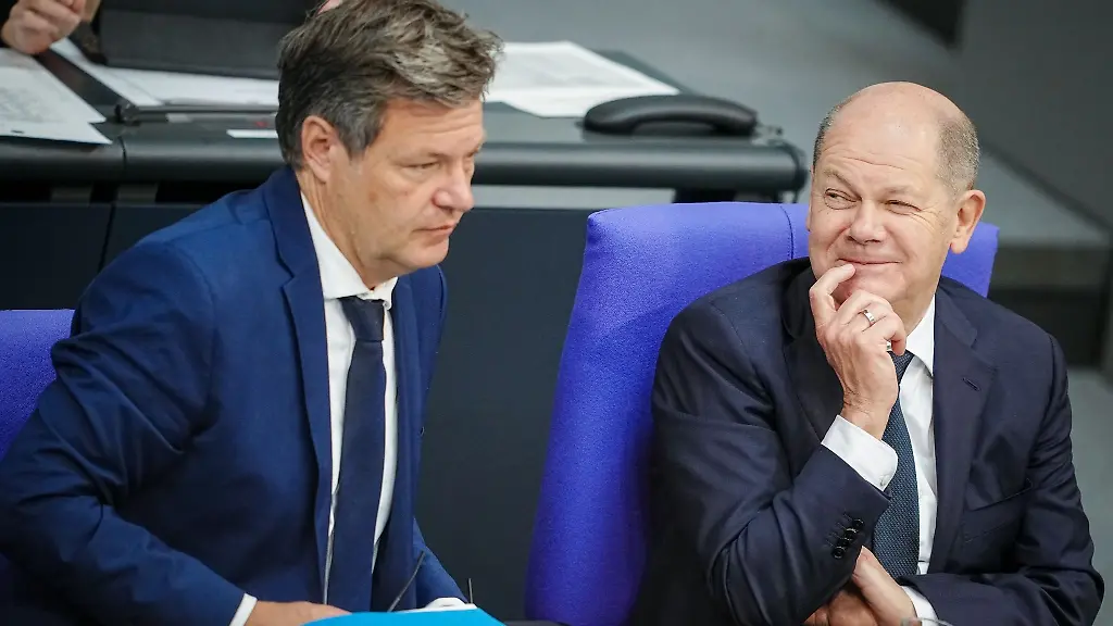 Robert-Habeck-Buendnis-90-Die-Gruenen-Bundesminister-fuer-Wirtschaft-und-Klimaschutz-und-Bundeskanzler-Olaf-Scholz-SPD