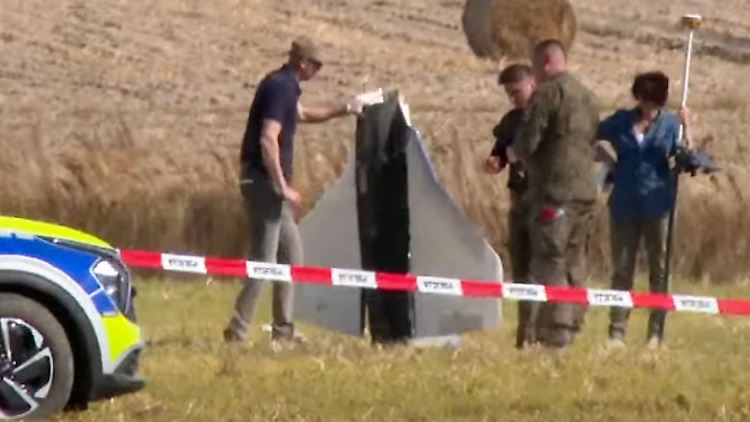 Bergung einer beschädigten Drohne in Polen. (Archivbild)