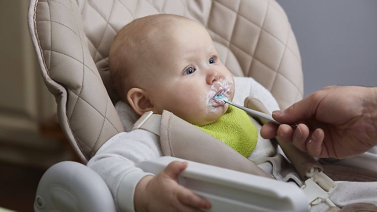 Eltern sind im ersten Jahr so gefordert, dass sie keine Ressourcen für Info-Programm zu Übergewicht bei Kindern haben. 