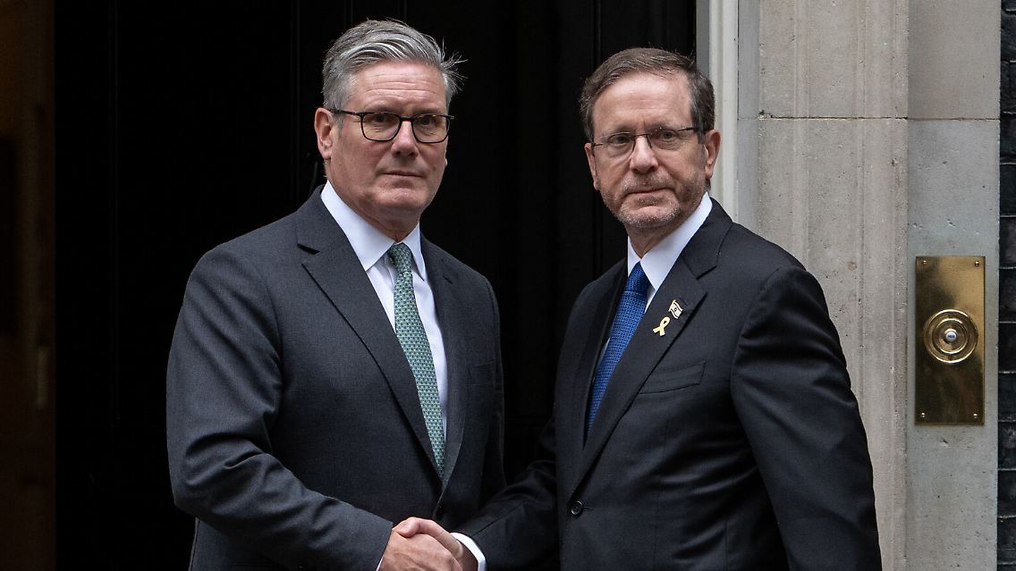 Israels Präsident trifft auf den britischen Premier Keir Starmer.