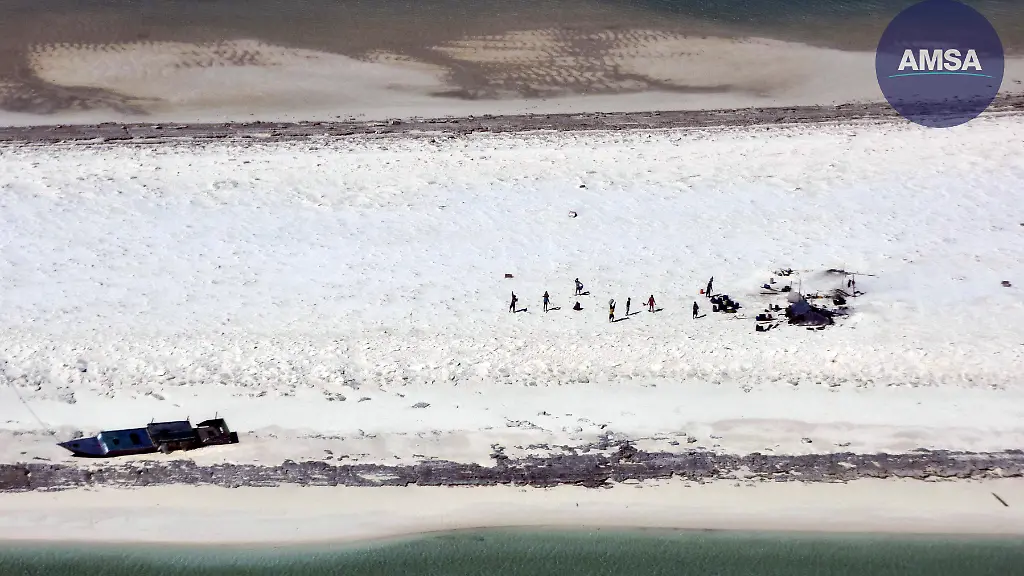 Nur-per-Zufall-werden-die-gestrandeten-Fischer-von-der-australischen-Grenzkontrolle-bei-einem-Kontrollflug-entdeckt