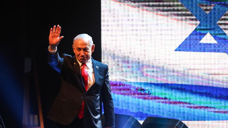 Netanjahu bei der Unterzeichnung der Vereinbarung in der israelischen Siedlung Maale Adumim im Westjordanland.