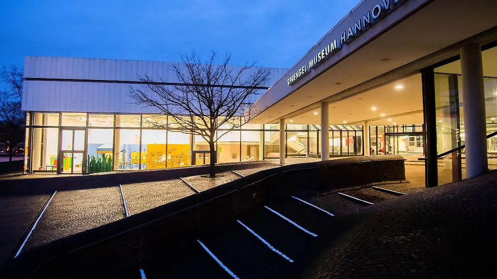 Das-Sprengel-Museum-Hannover-in-der-Morgendaemmerung