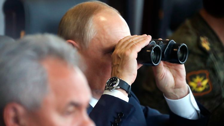 Putin und sein Verteidigungsminister beim Sapad-Manöver 2021. 