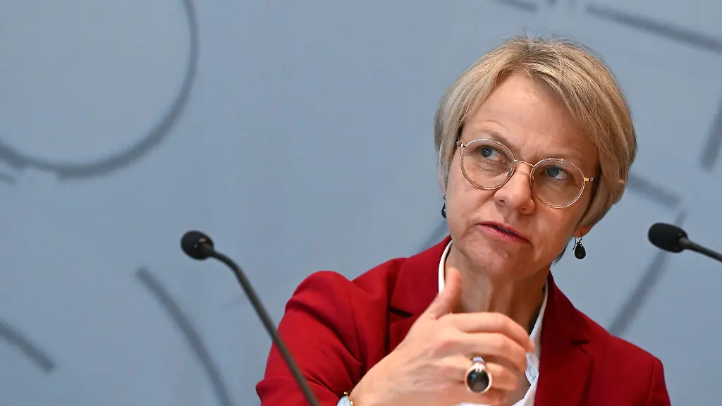 Dorothee-Feller-CDU-Schulministerin-von-Nordrhein-Westfalen