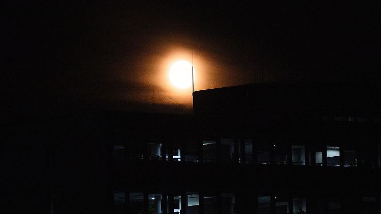 Der Mond über Adlershof.