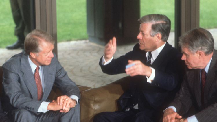 Ein Treffen 1978: US-Präsident Carter (l.), Bundeskanzler Schmidt und Carters Außenminister Vance (r.).