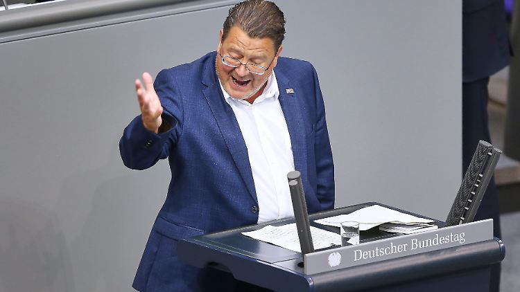Die Zahl der Ordnungsrufe hat seit dem Einzug der AfD in den Bundestag deutlich zugenommen. Klöckner bemängelt einen "Wettbewerb" von AfD und Linken um die meisten Ordnungsrufe.