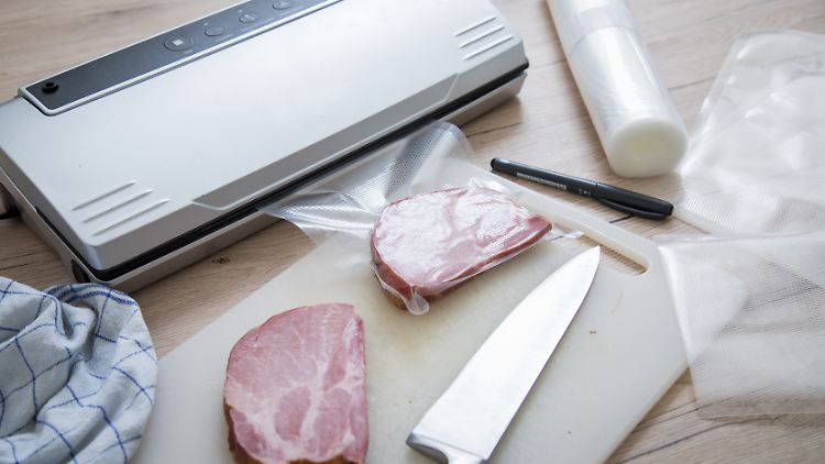 Vakuumiergeräte können die Haltbarkeit und Lagerung von Lebensmitteln entscheidend beeinflussen. Aber worauf beim Kauf achten? 