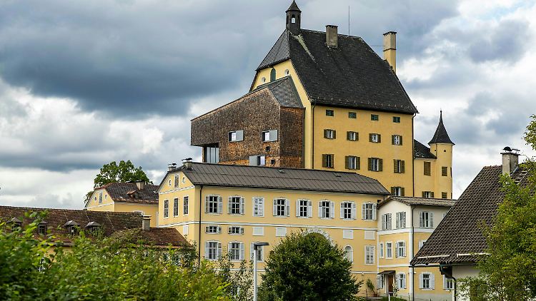 Viel Platz für drei Personen: das ursprünglich leer stehende Kloster Goldenstein bei Salzburg.