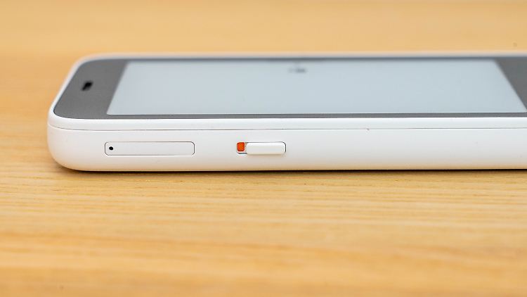 El interruptor fuera de línea del teléfono.
