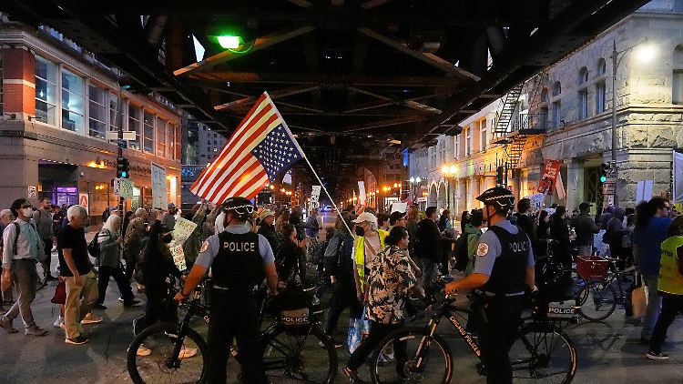 In Chicago formiert sich Widerstand gegen einen Einsatz der Nationalgarde.