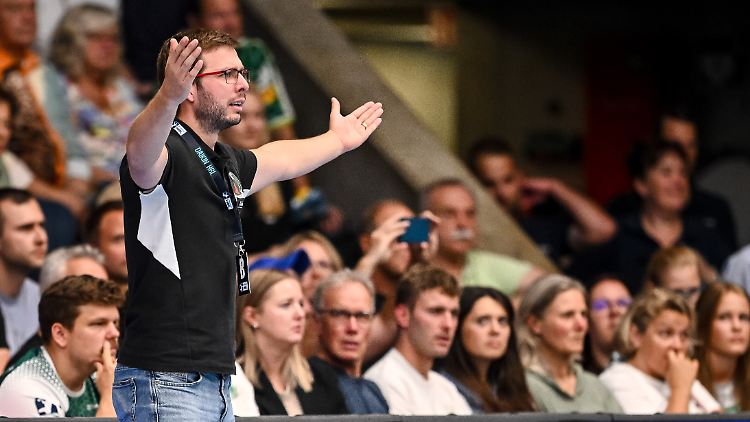 Jaron Siewert ist nicht mehr Trainer der Füchse Berlin und sein Aus sorgt weiterhin für Wirbel.