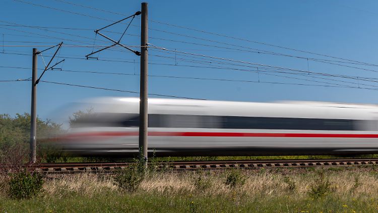 Der Fernverkehr der Deutschen Bahn schreibt rote Zahlen.