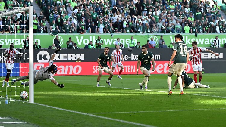 Jakub Kaminskis Schuss ins Kölner Glück.