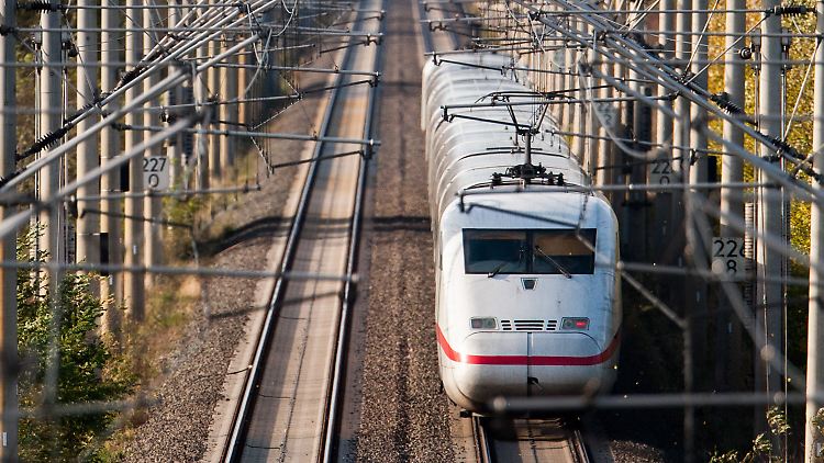 Die Bahn wollte die Störungen eigentlich bis Sonntag beheben. 