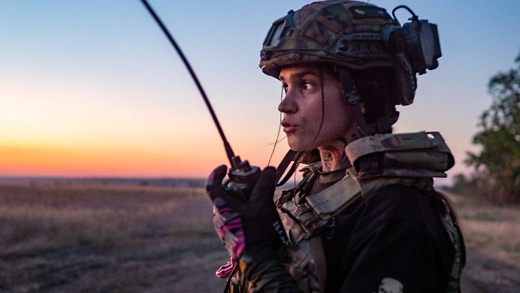 Runa, ukrainische Soldatin seit 2018, wartet sehnsüchtig darauf, den Himmel über ihrer Heimat gegen russische Drohnen schützen zu können.