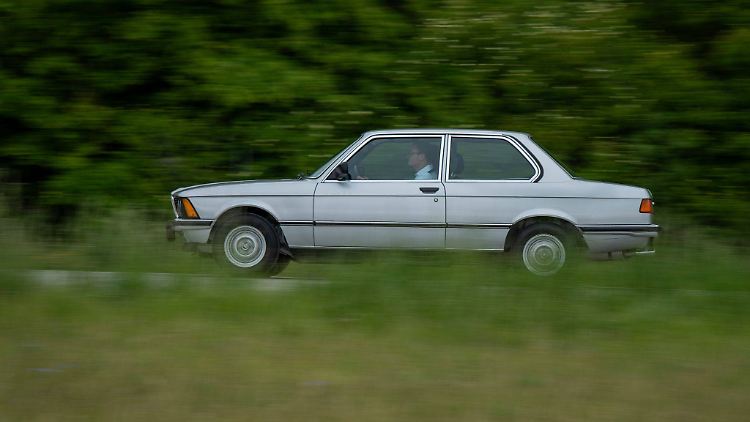 Der E21 musste mit (aus heutiger Sicht bescheidenen) maximal 143 PS auskommen.