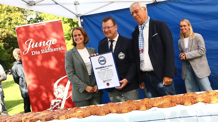 Für die Rekord-Leckerei gibt es selbstverständlich auch eine Urkunde.