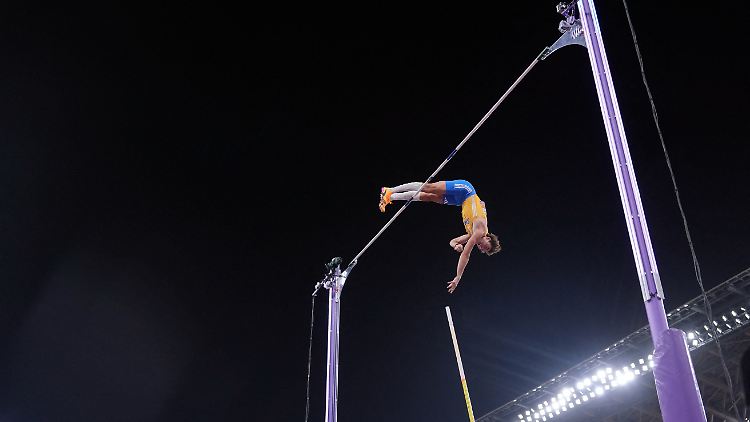 Mondo Duplantis springt in scheinbar unerreichbare Höhen.