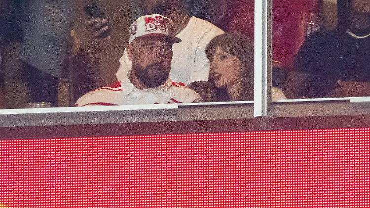 Seit vergangenem August verlobt: Travis Kelce und Taylor Swift.