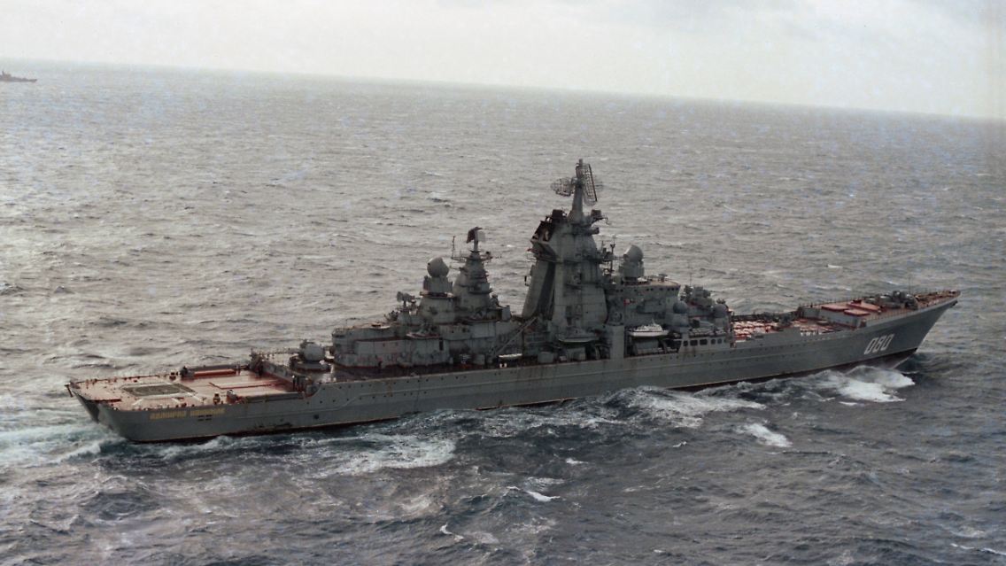 "Admiral Nachimow" war bereits vor der Jahrtausendwende auf hoher See im Einsatz, hier 1996.