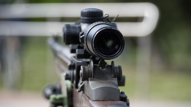 Der in München geborene Verdächtige soll sich zum Scharfschützen für das israelische Militär haben ausbilden lassen. (Symbolbild)