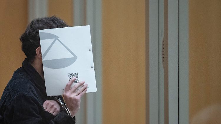 Der Angeklagte floh vermutlich im Alter von elf Jahren aus Afghanistan. 
