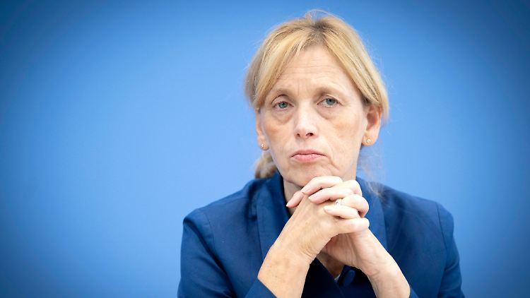 Der "Sparzwang" macht laut Prien auch vor der Demokratieförderung nicht Halt. 