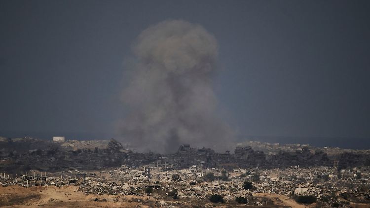 Das israelische Militär rückt auf die Stadt Gaza vor. 