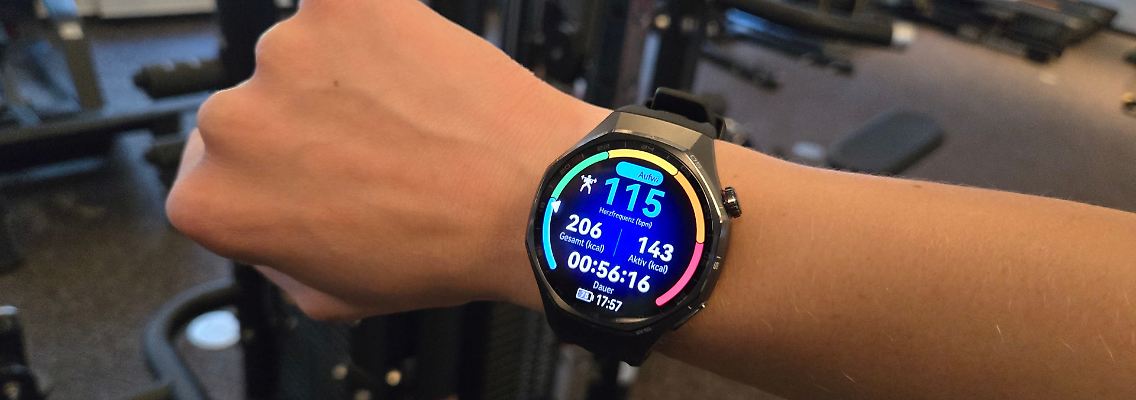 Die Huawei Watch GT 6 Pro überzeugt mit robustem Design, langem Akku und zahlreichen Sportfunktionen – auch die Bedienung über Touchscreen und Tasten ist intuitiv.