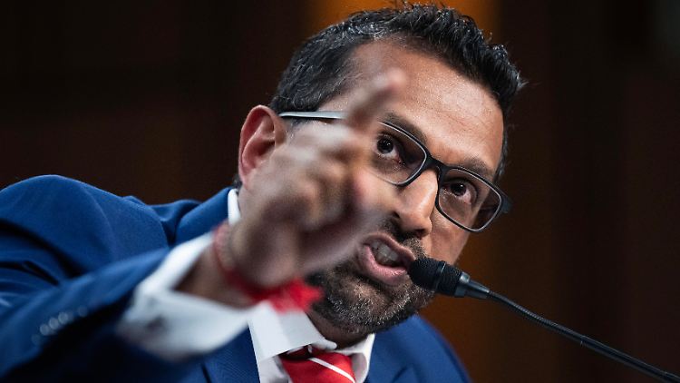 Der FBI-Direktor hält offensichtlich wenig vom Demokraten Schiff - das macht er mehr als deutlich.