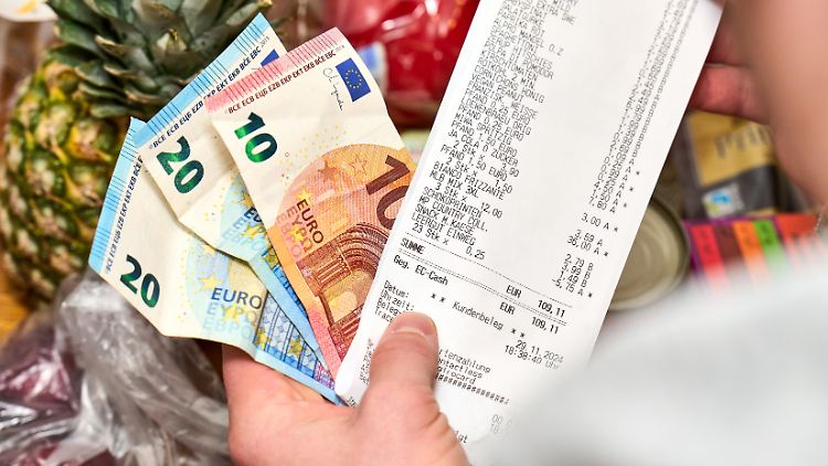 Jeder zweiter Deutsche hat Angst vor steigenden Lebenshaltungskosten.