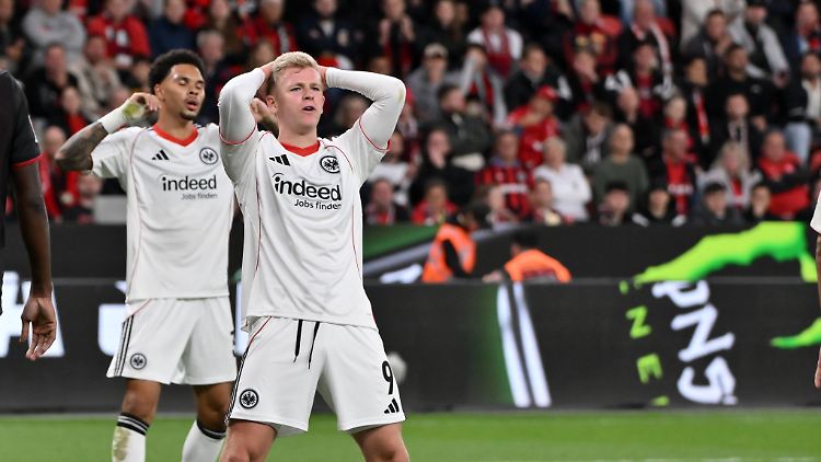 Jonathan Burkhardt und die Eintracht haben ein Hammerprogramm erwischt.