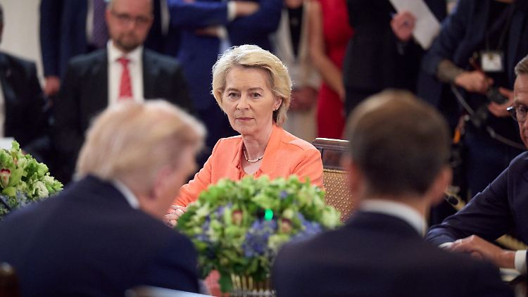 Von der Leyen lobte das "konstruktive Telefonat" mit dem US-Präsidenten über mögliche weitere Schritte gegen Russland.